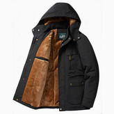 نیم اور زمستانه جیپ مشکی