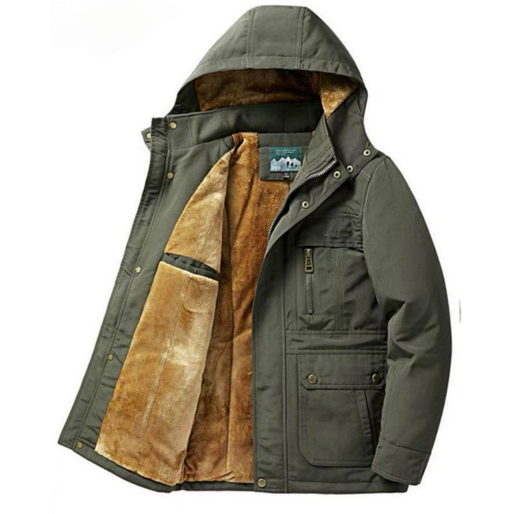 نیم اور زمستانه جیپ سبز