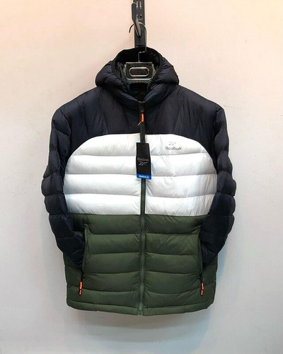 کاپشن طرح پر مارک Reebok