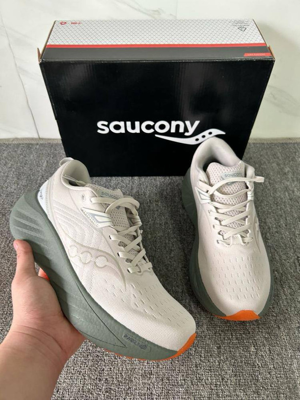 کفش ساکونی پرو بوست کرم زیره سبز 11525