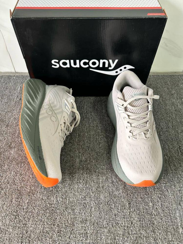 کفش ساکونی پرو بوست کرم زیره سبز 11525